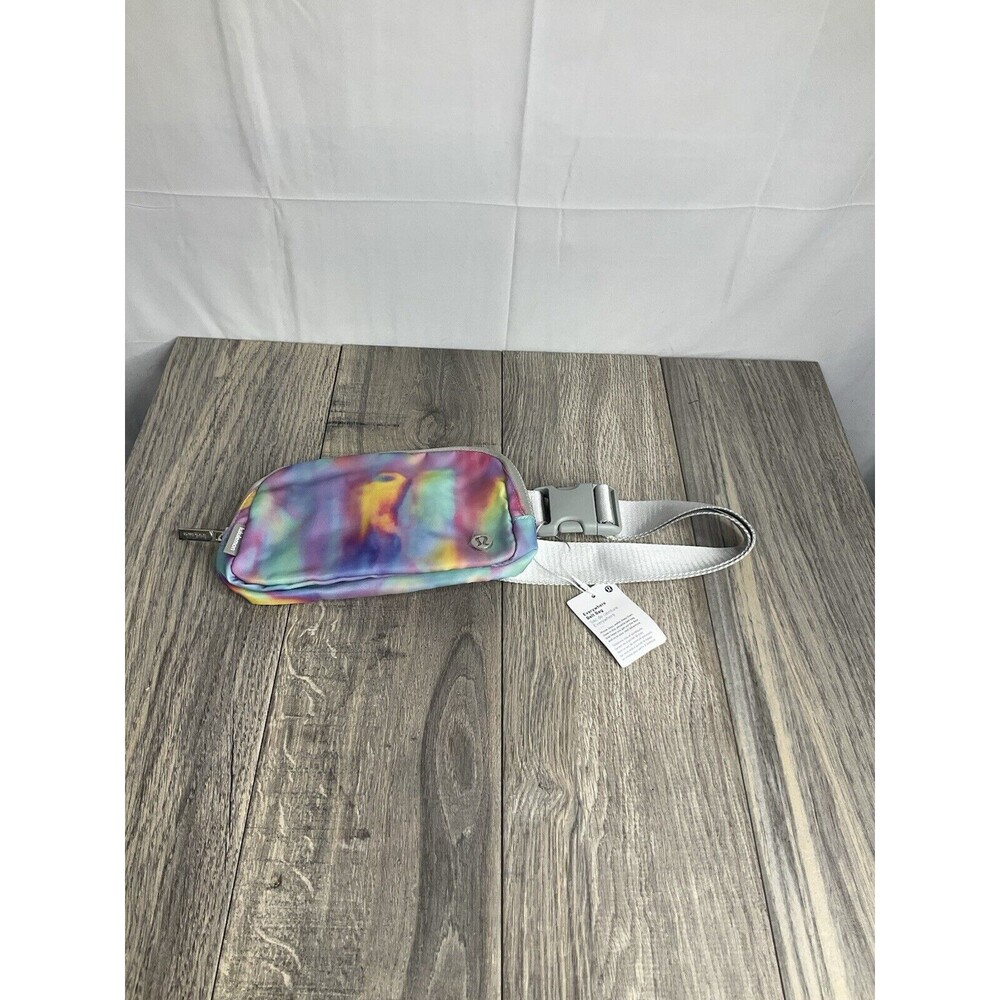 Lululemon Everywhere Belt Bag Prism Wash Multi/Vapor Rainbow NWT